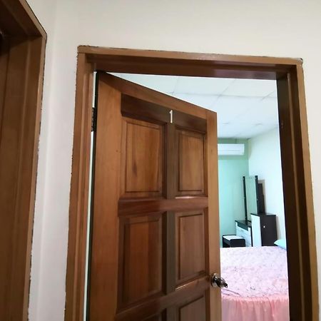 Cosy Homestay Ulu Tiram Buitenkant foto