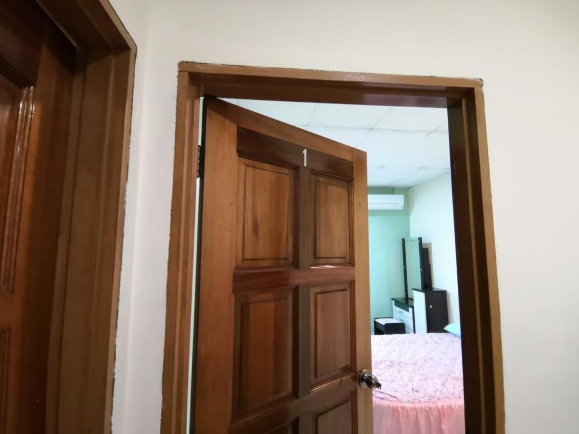 Cosy Homestay Ulu Tiram Buitenkant foto