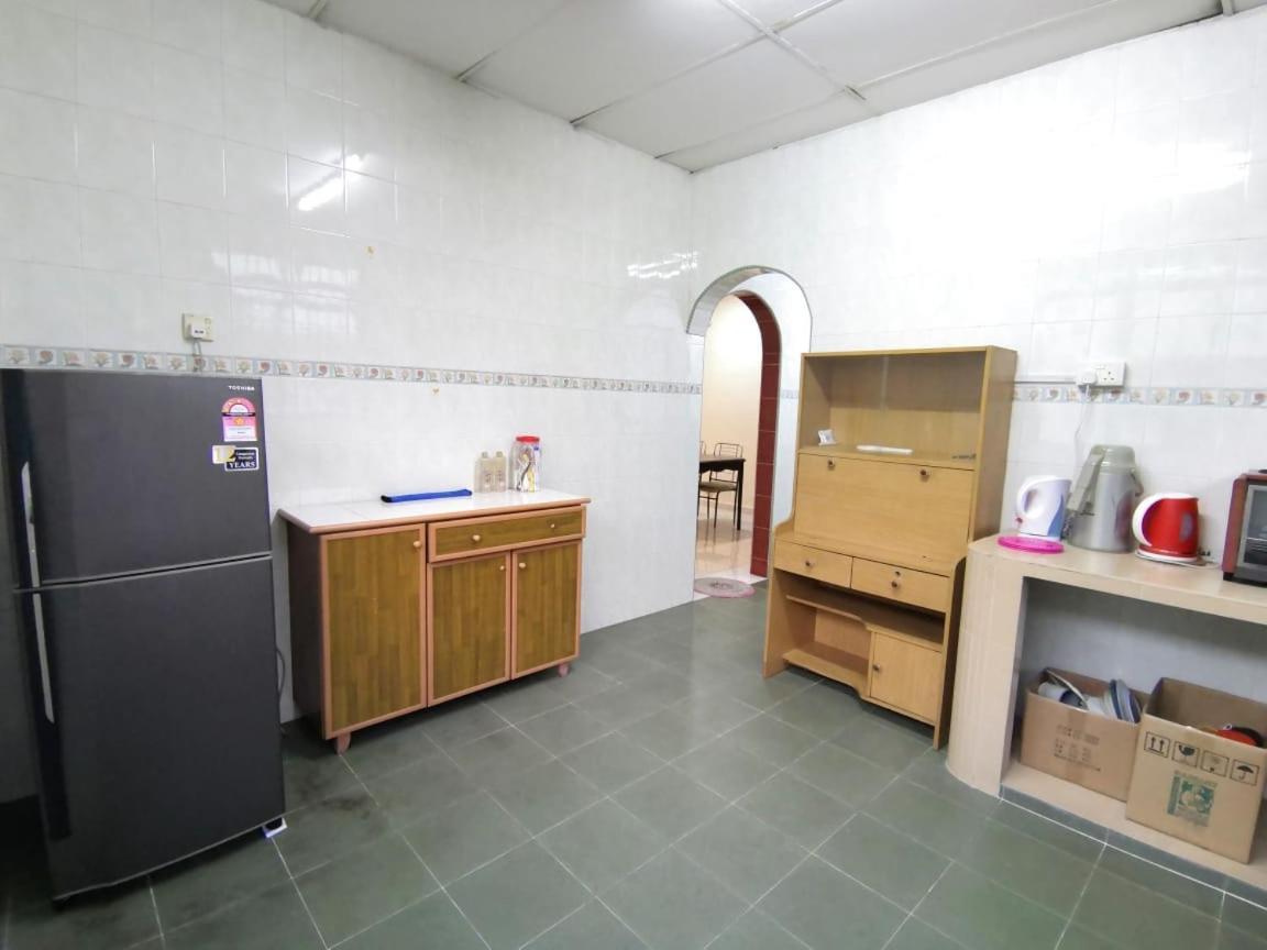 Cosy Homestay Ulu Tiram Buitenkant foto