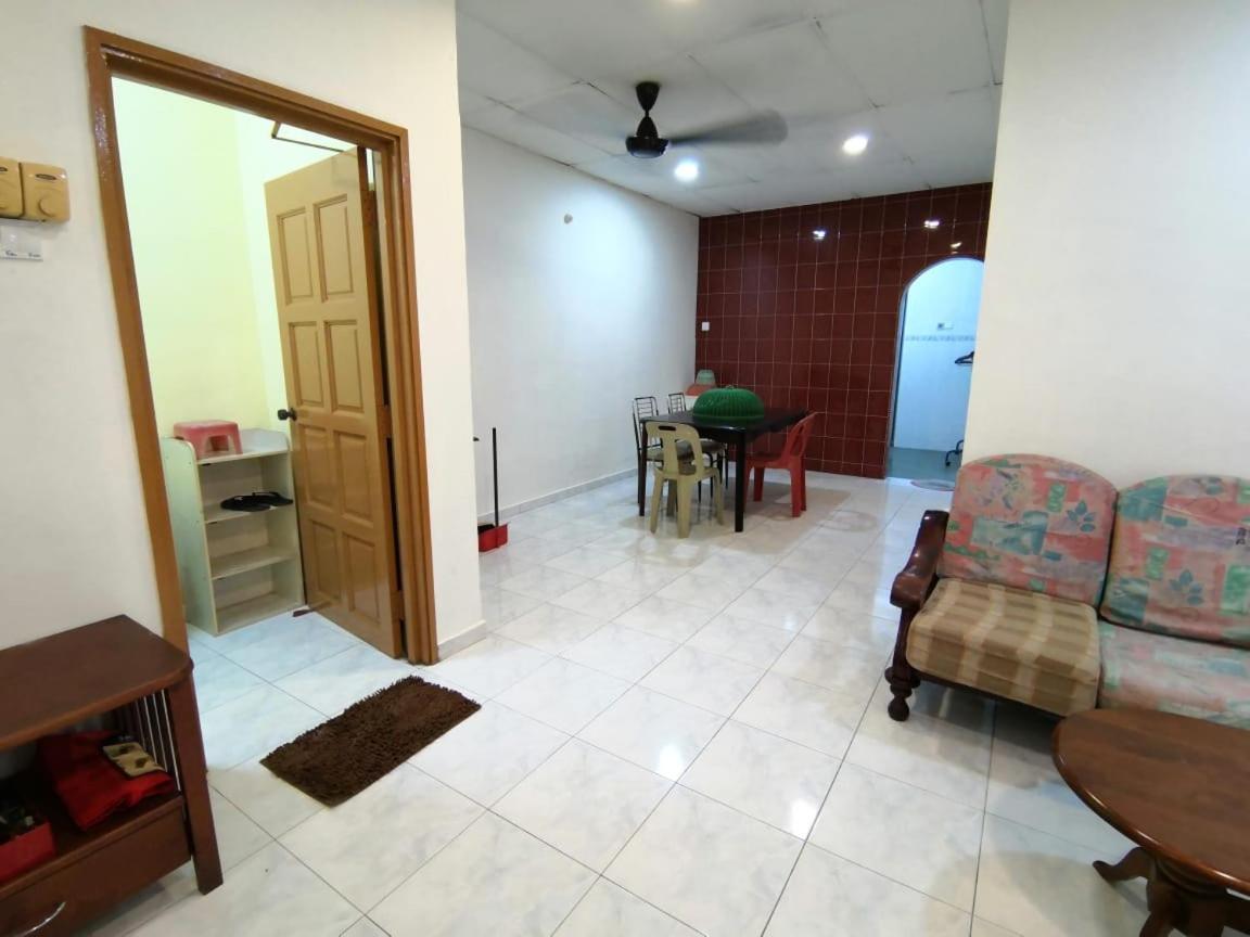 Cosy Homestay Ulu Tiram Buitenkant foto