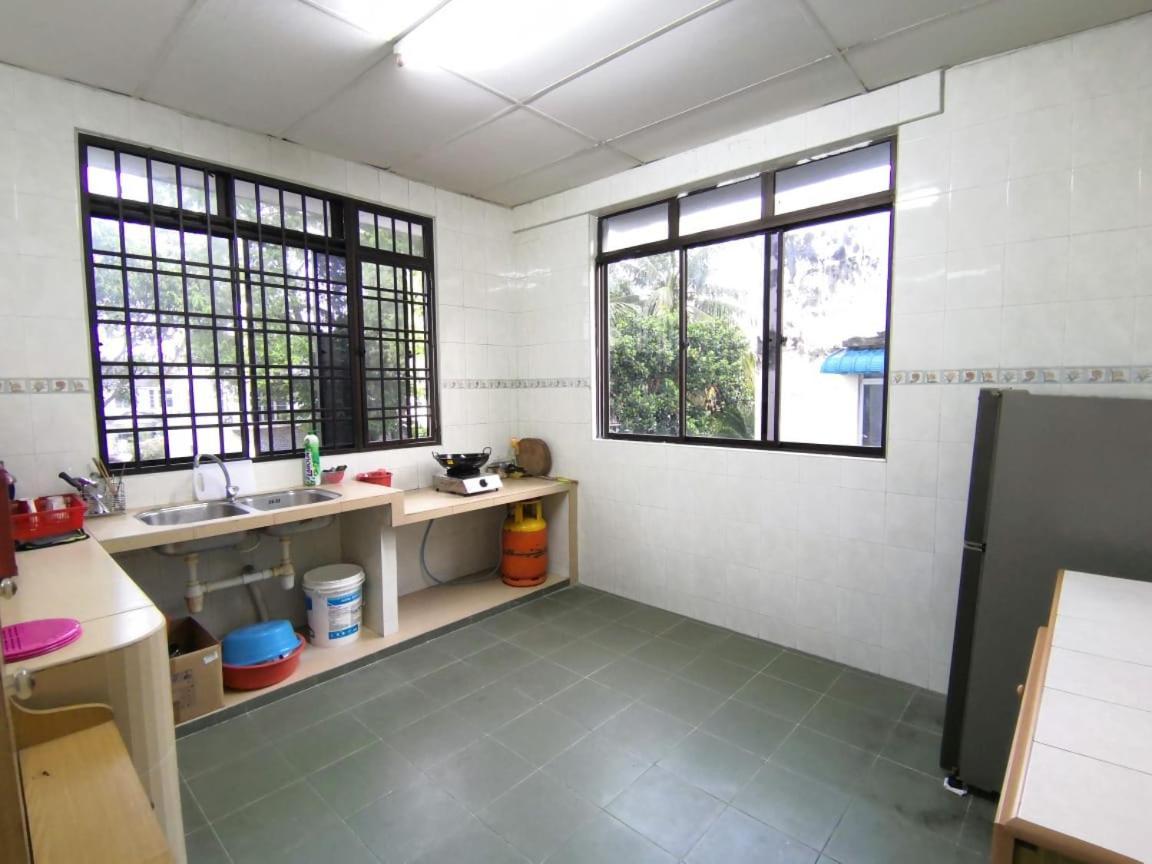 Cosy Homestay Ulu Tiram Buitenkant foto