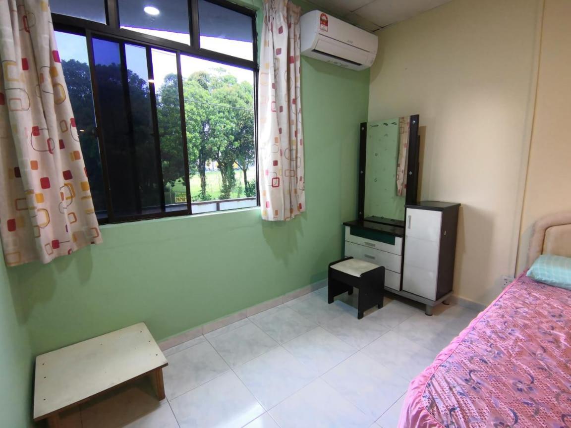 Cosy Homestay Ulu Tiram Buitenkant foto