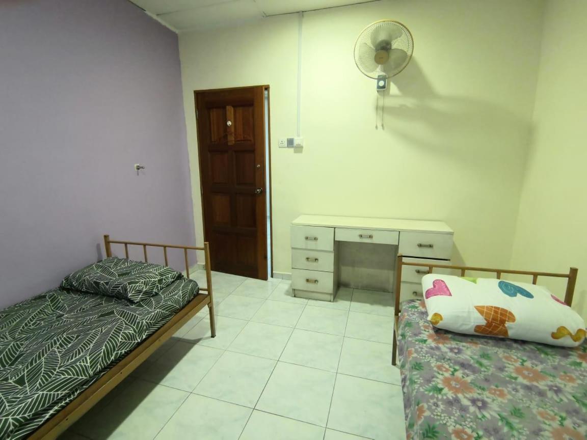 Cosy Homestay Ulu Tiram Buitenkant foto